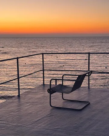 Palissade Cantilever Low loungestol - Hot galvanised steel - HAY