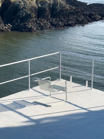 Palissade Cantilever Low loungestol - Hot galvanised steel - HAY