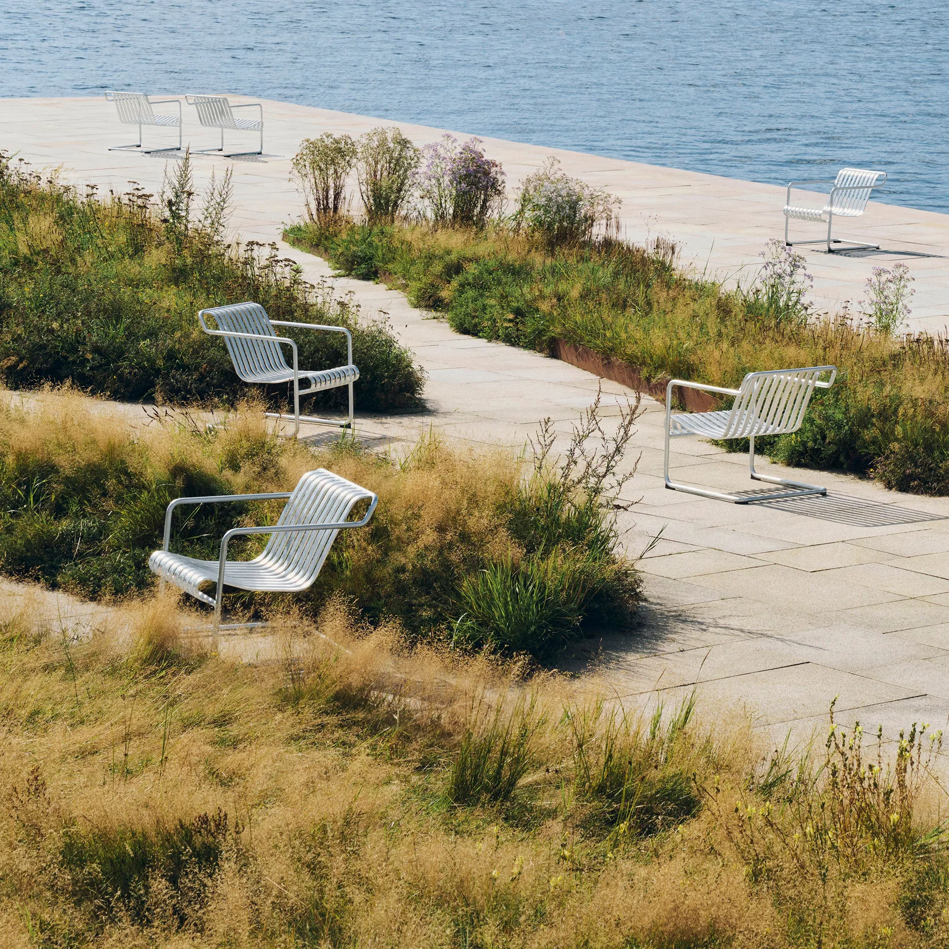 Palissade Cantilever Low loungestol, Hot galvanised steel HAY