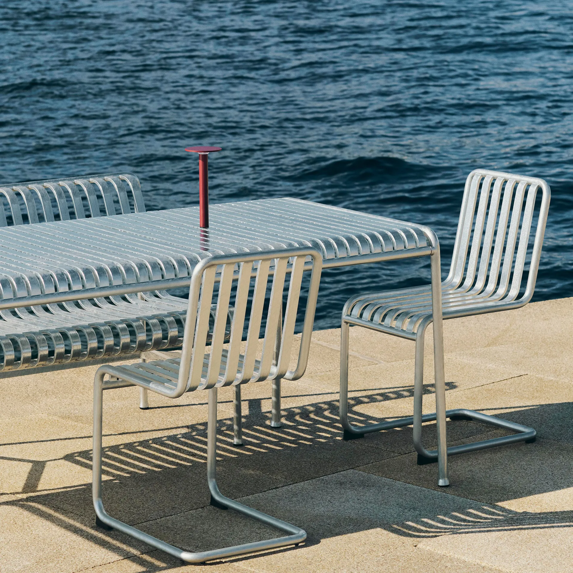 Palissade Cantilever stol, Hot galvanised steel HAY