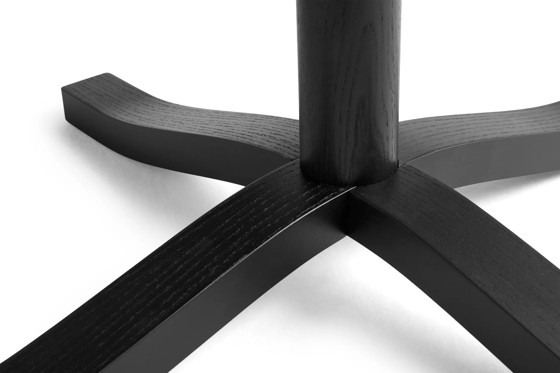Pastis Table spisebord Ø90, Black lacquered ash HAY