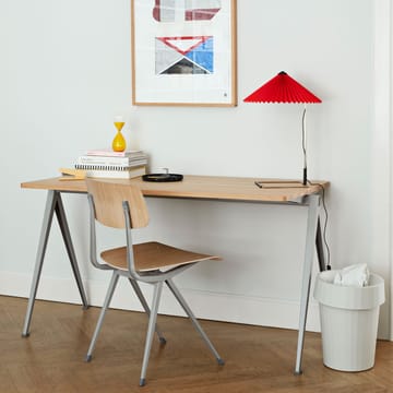 Pyramid 01 skrivebord - oak smoked, 140x75cm, beige stål stativ - HAY
