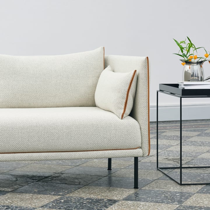 Silhouette 2-seters sofa, Ruskin 33-svarte metallben HAY