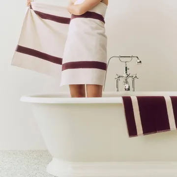 Stripe håndkle - Burgundy, 70×140 cm - HAY