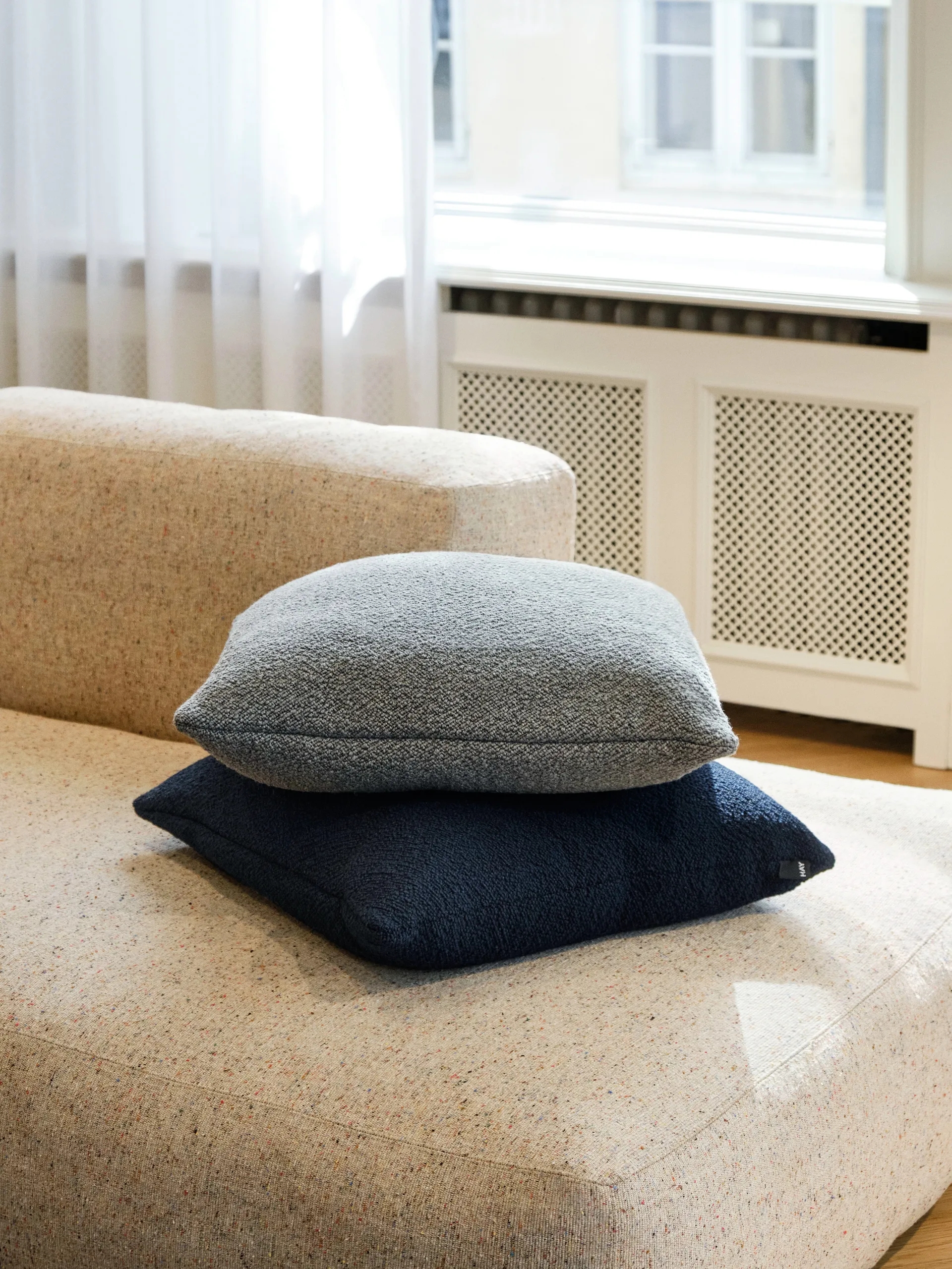 Texture pute 50 x 50 cm, Mørkeblå HAY