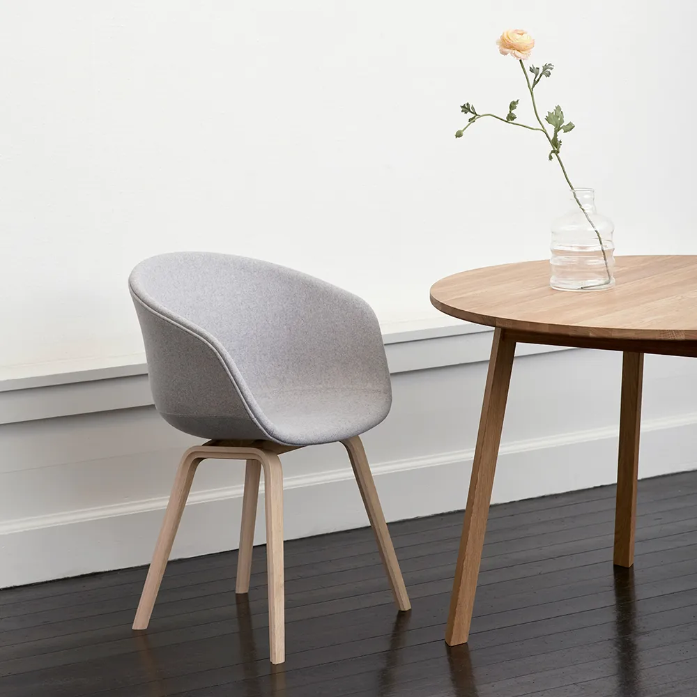 Triangle Leg spisebord, Eik olje, 250x85 cm HAY