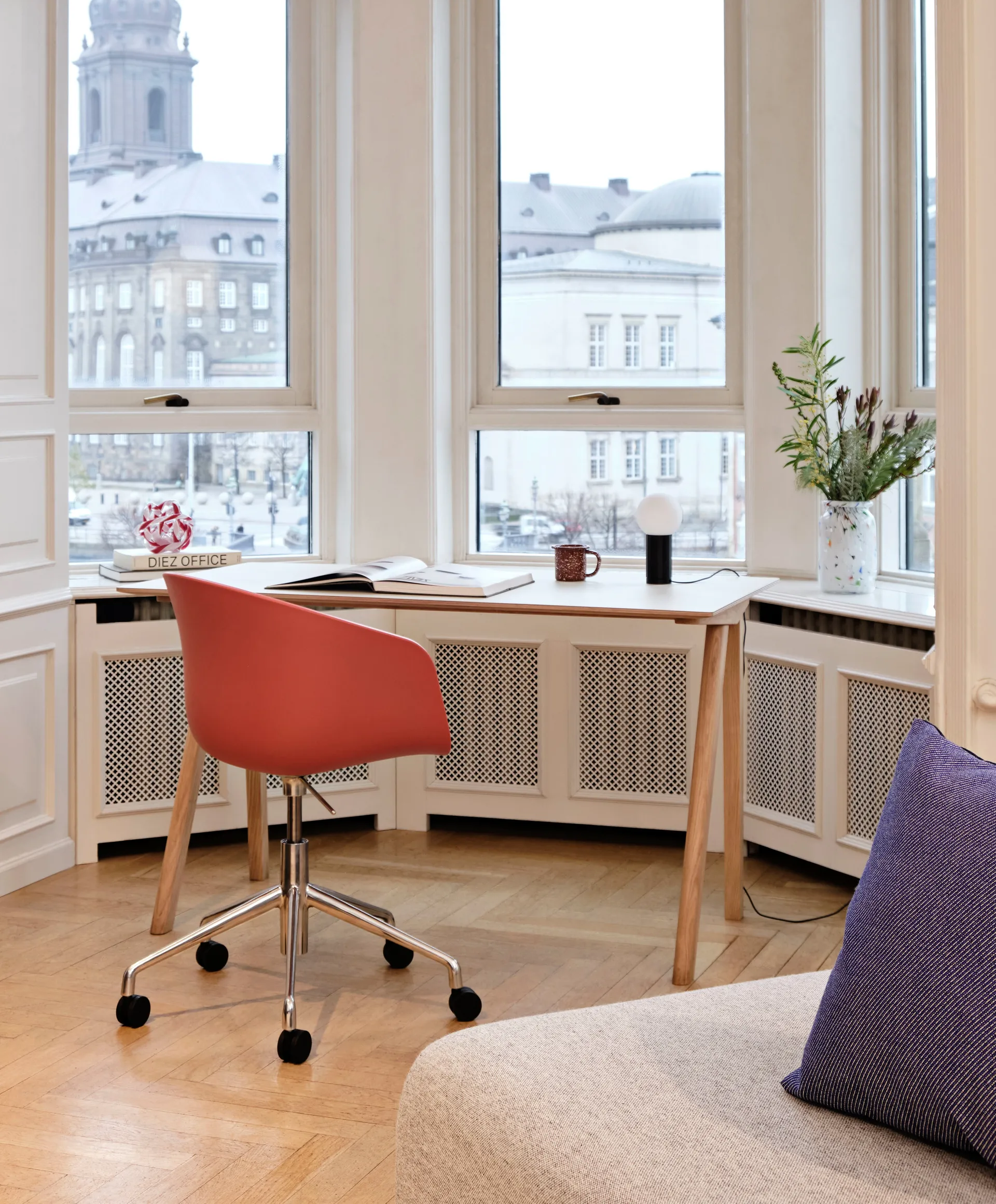 Turn On bordlampe, Svart HAY