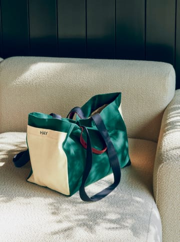 Weekend Bag Organic veske M - Dark green multi - HAY