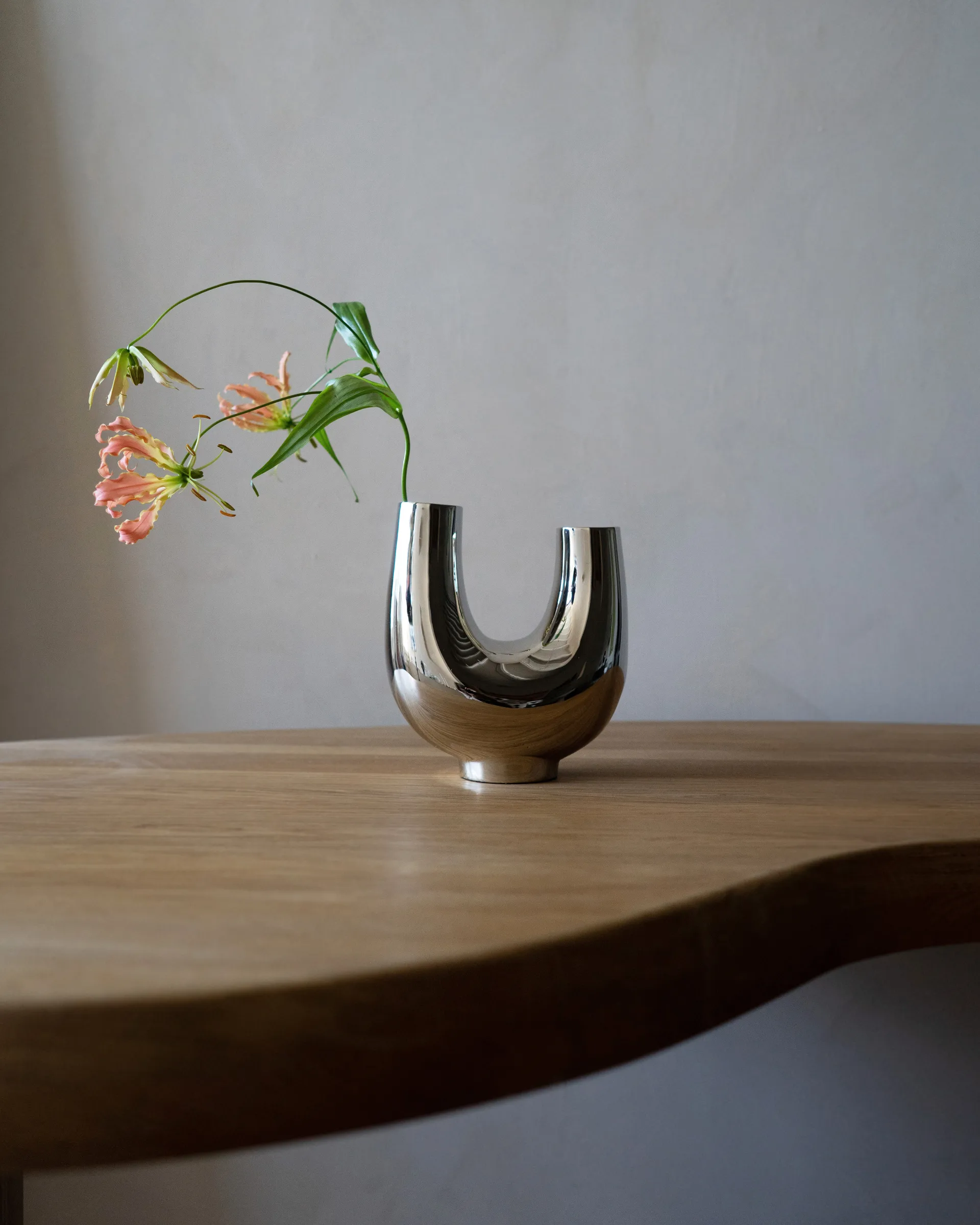 Kazumi vase, Nikkel Hein Studio