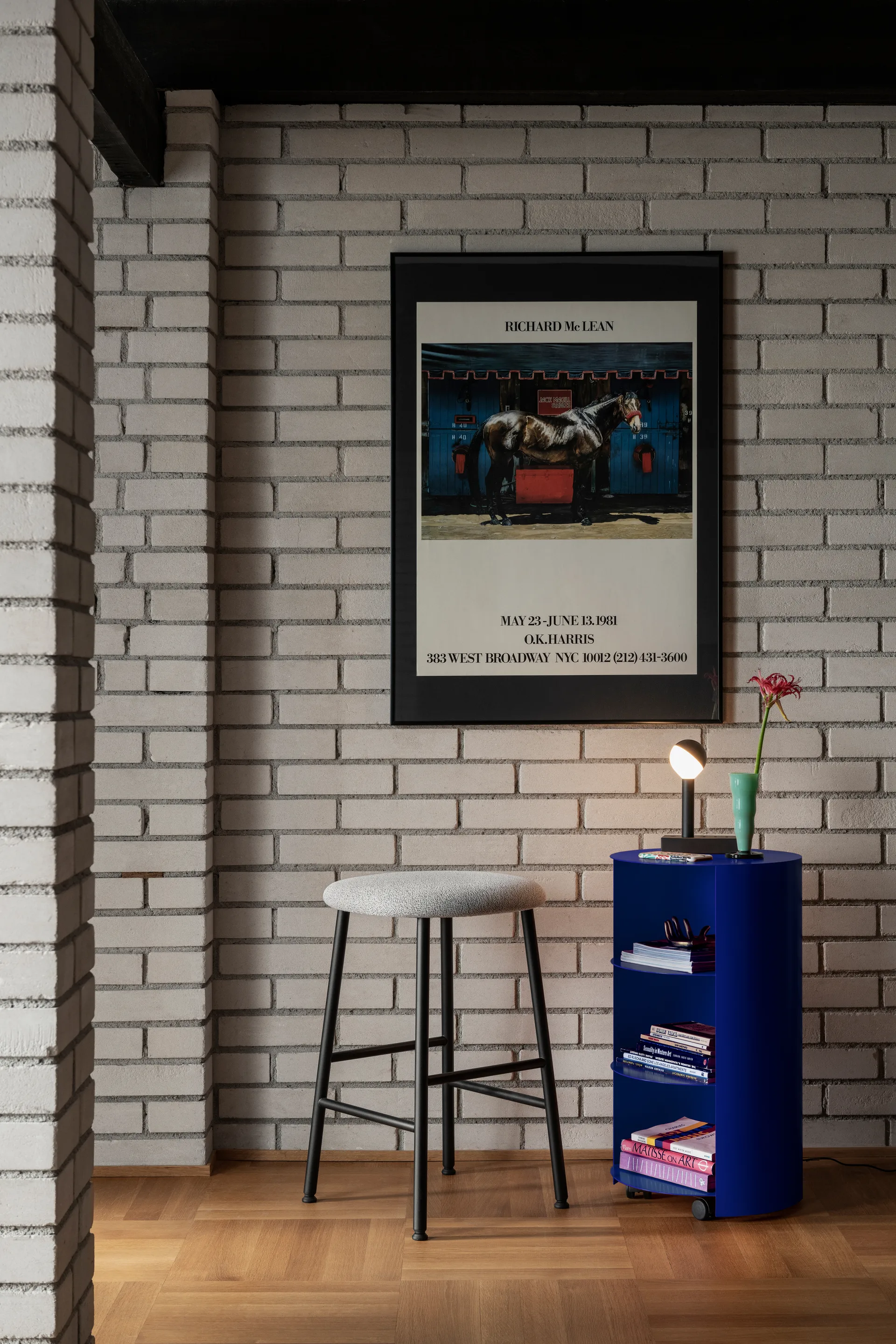 Hide pidestall Ø38x68 cm, Ultramarine blue textured Hem