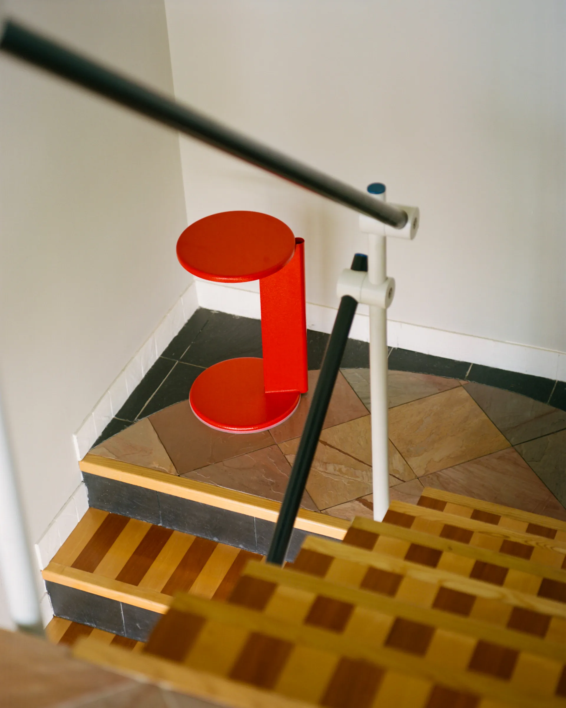 Lolly sidebord 56 cm, Traffic red gloss Hem