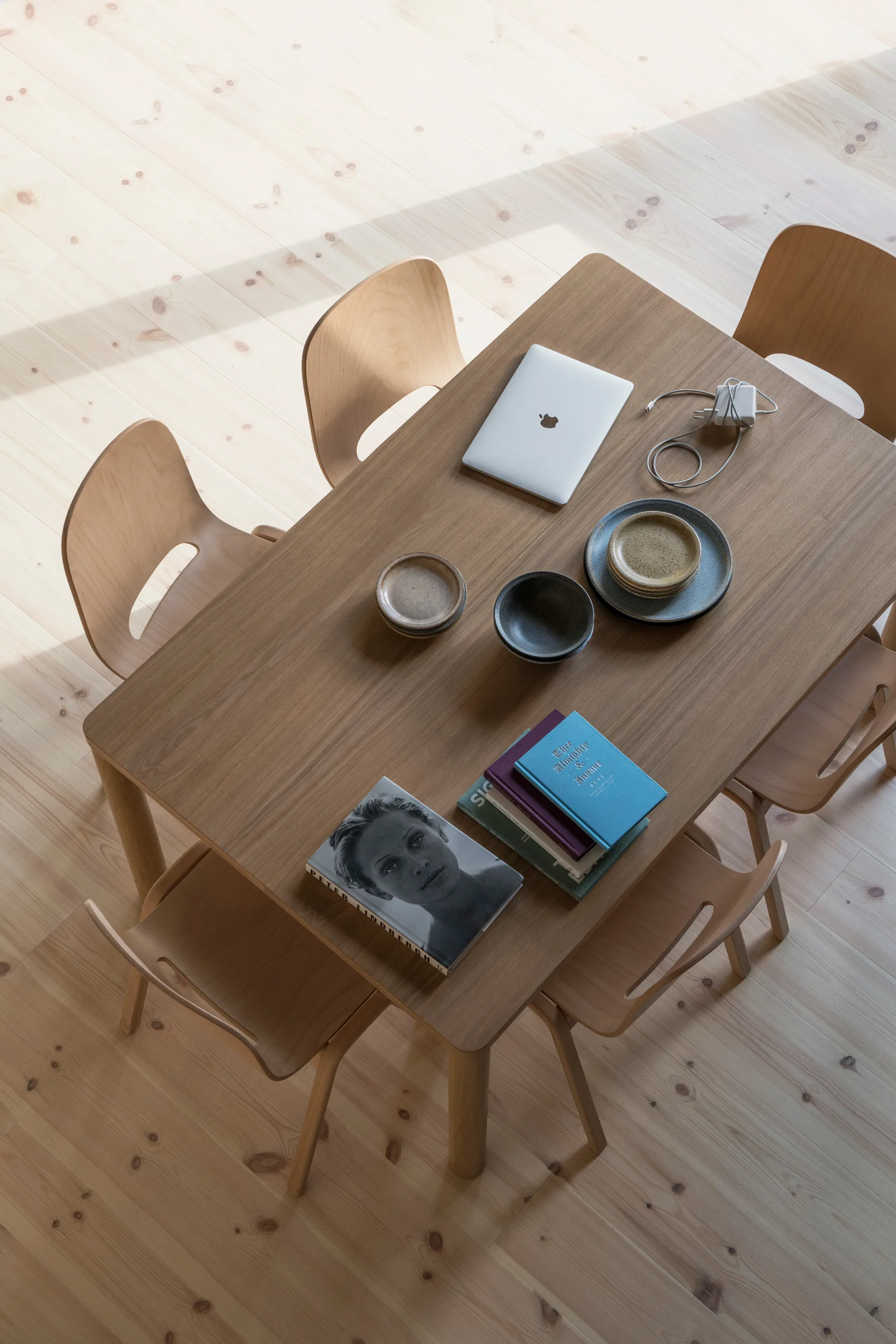 Touchwood stol, Bøk Hem