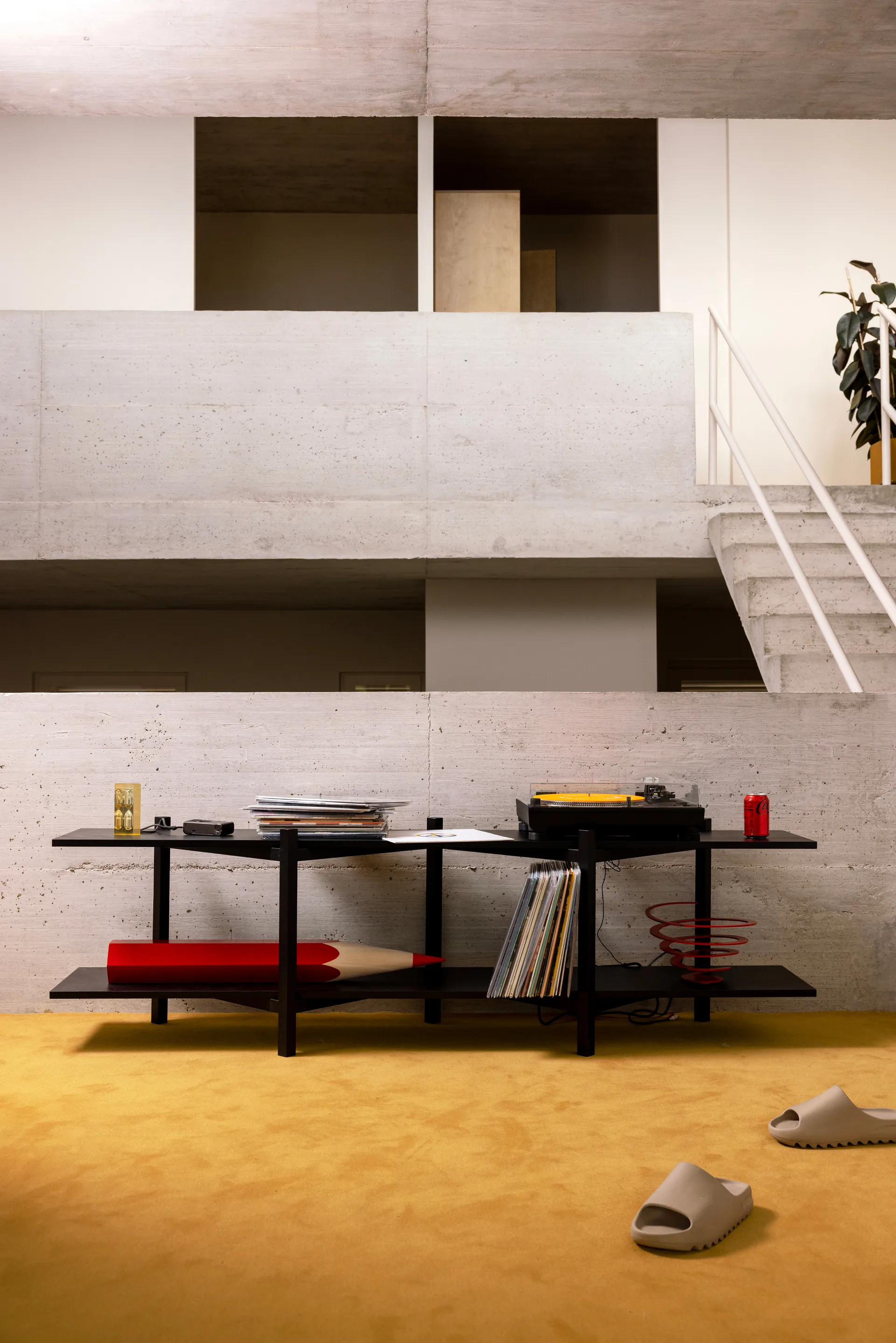 Zig Zag hylle Media 194x57 cm, Black Hem