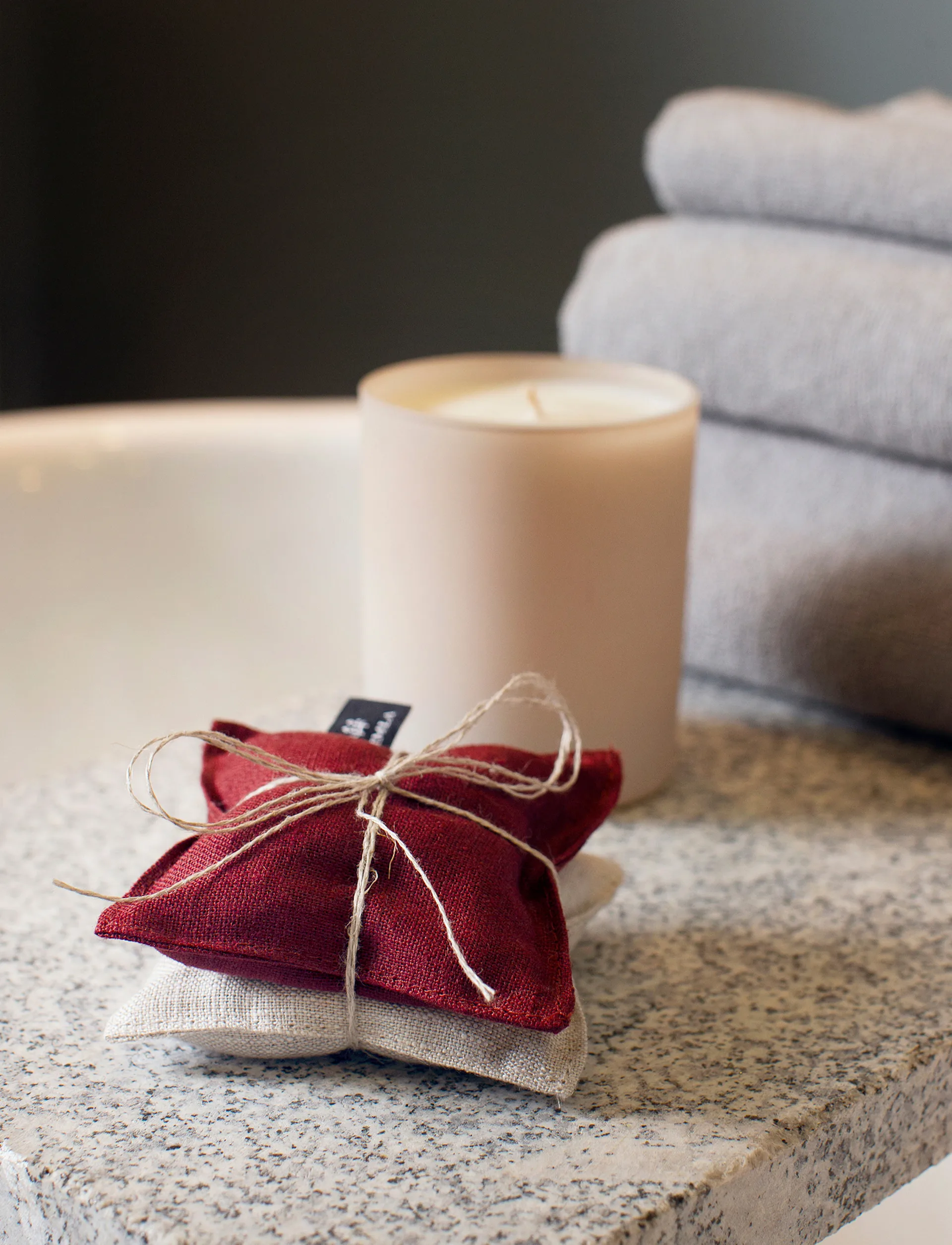 Lavendula duftpute 9x9 cm, Lingonberry-oatmeal Himla