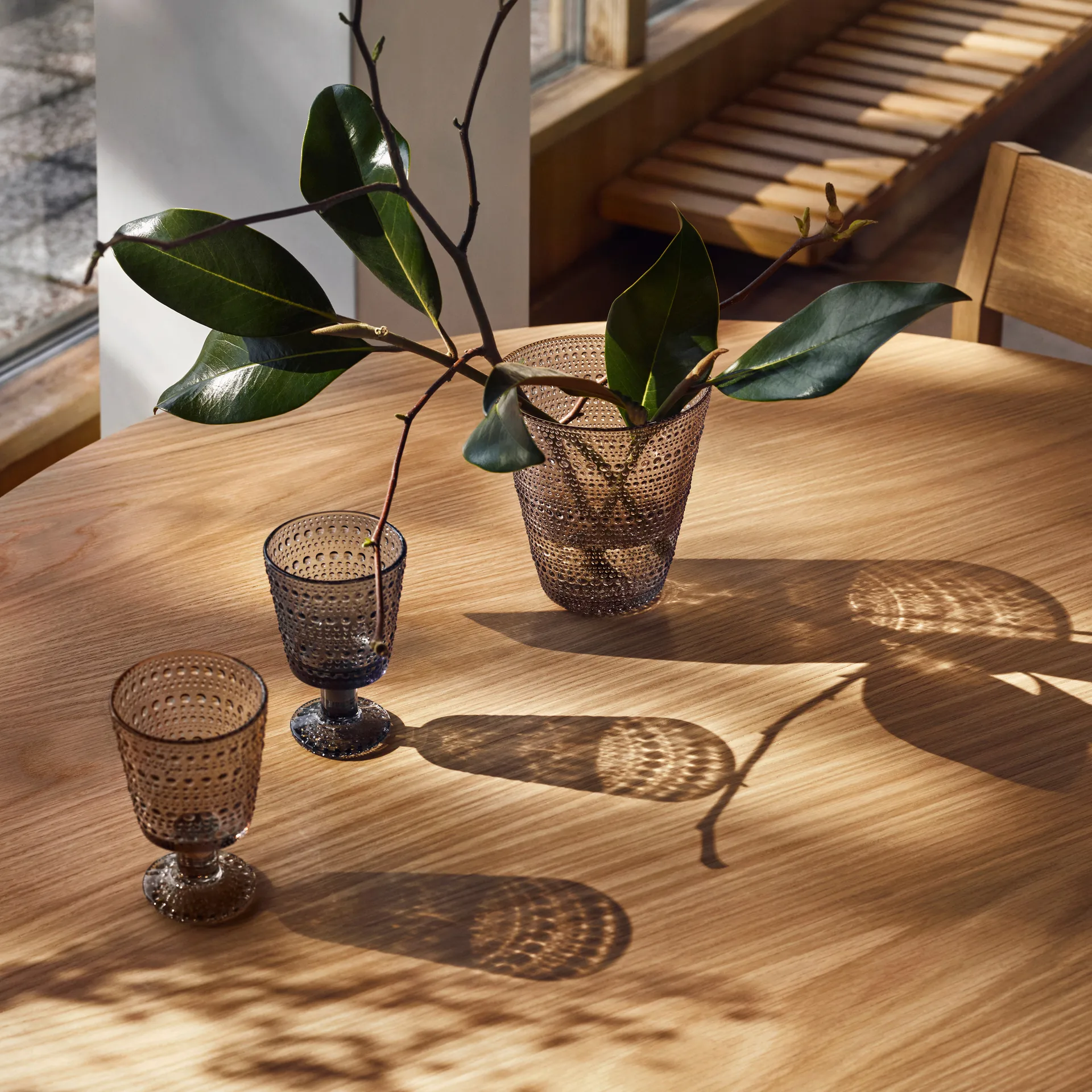 Kastehelmi drikkeglass på fot 26 cl 2 stk., Mørkegrå Iittala