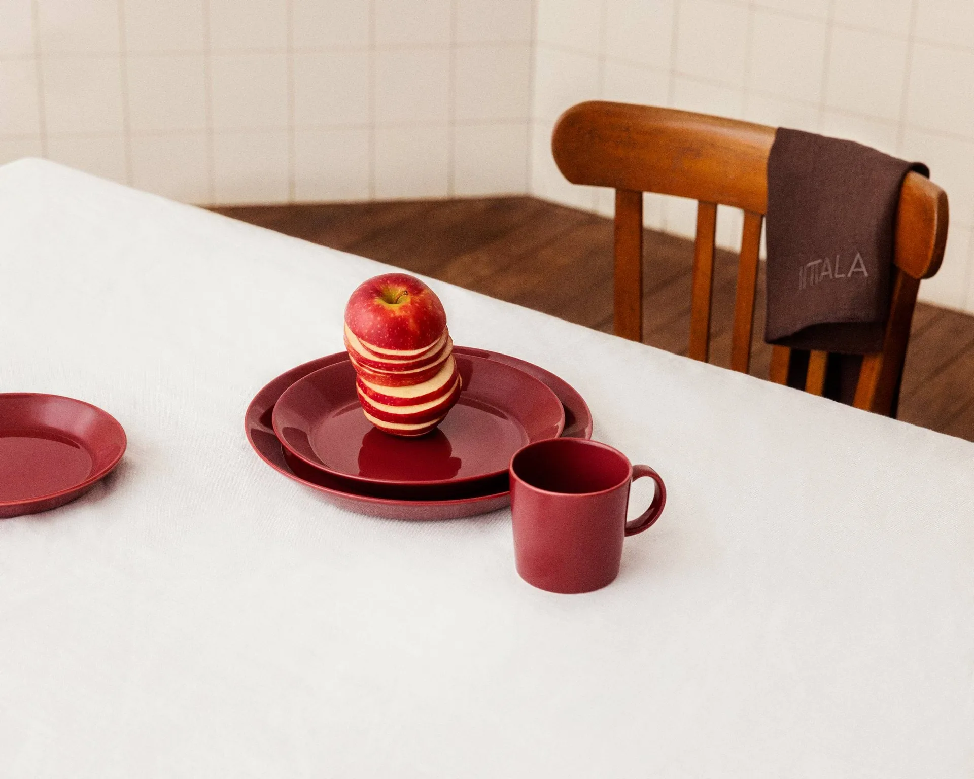 Teema tallerken Ø21 cm, Kirsebær Iittala