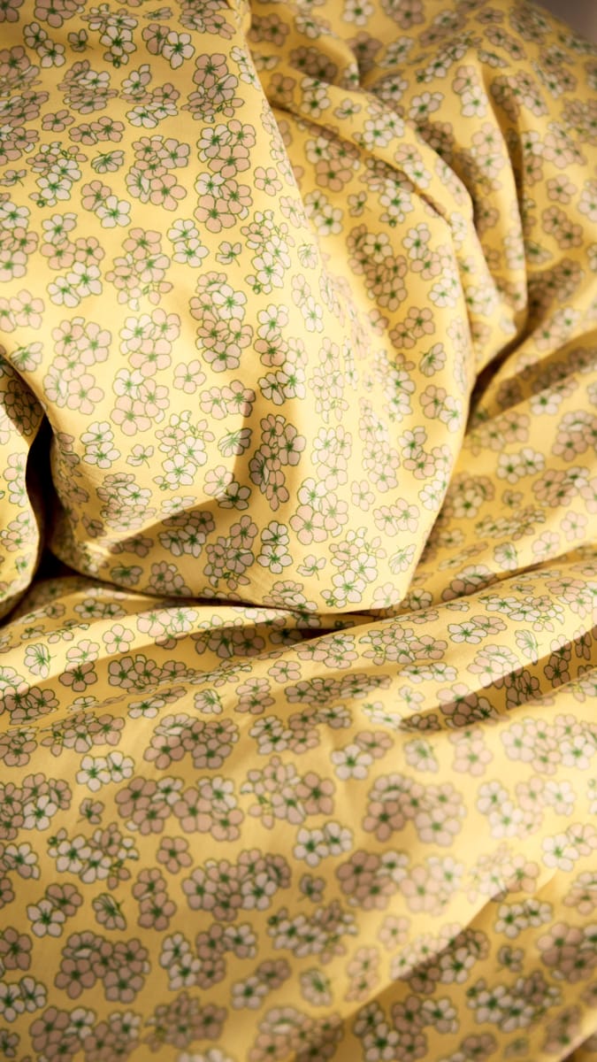 Pleasantly sengesett 220x220 cm, Gul Juna
