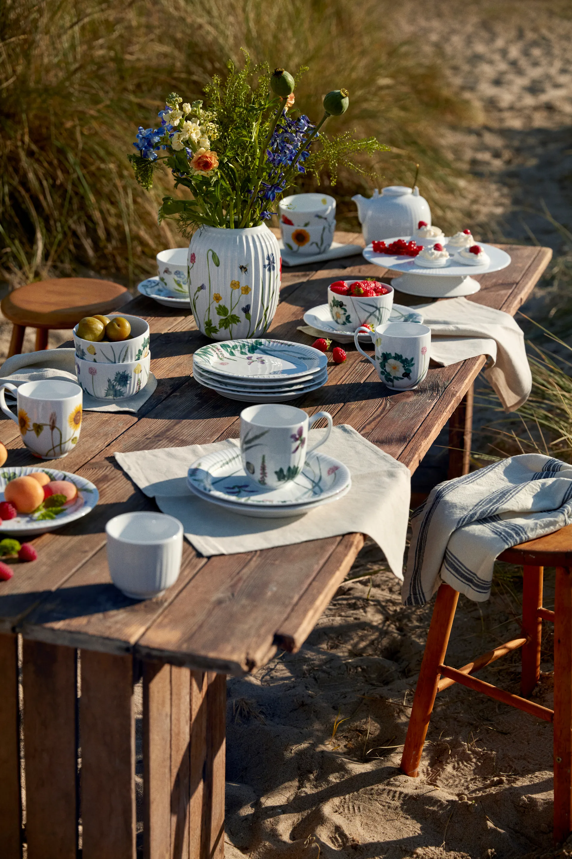 Hammershøi Summer kopp 33 cl, Coastal flower Kähler