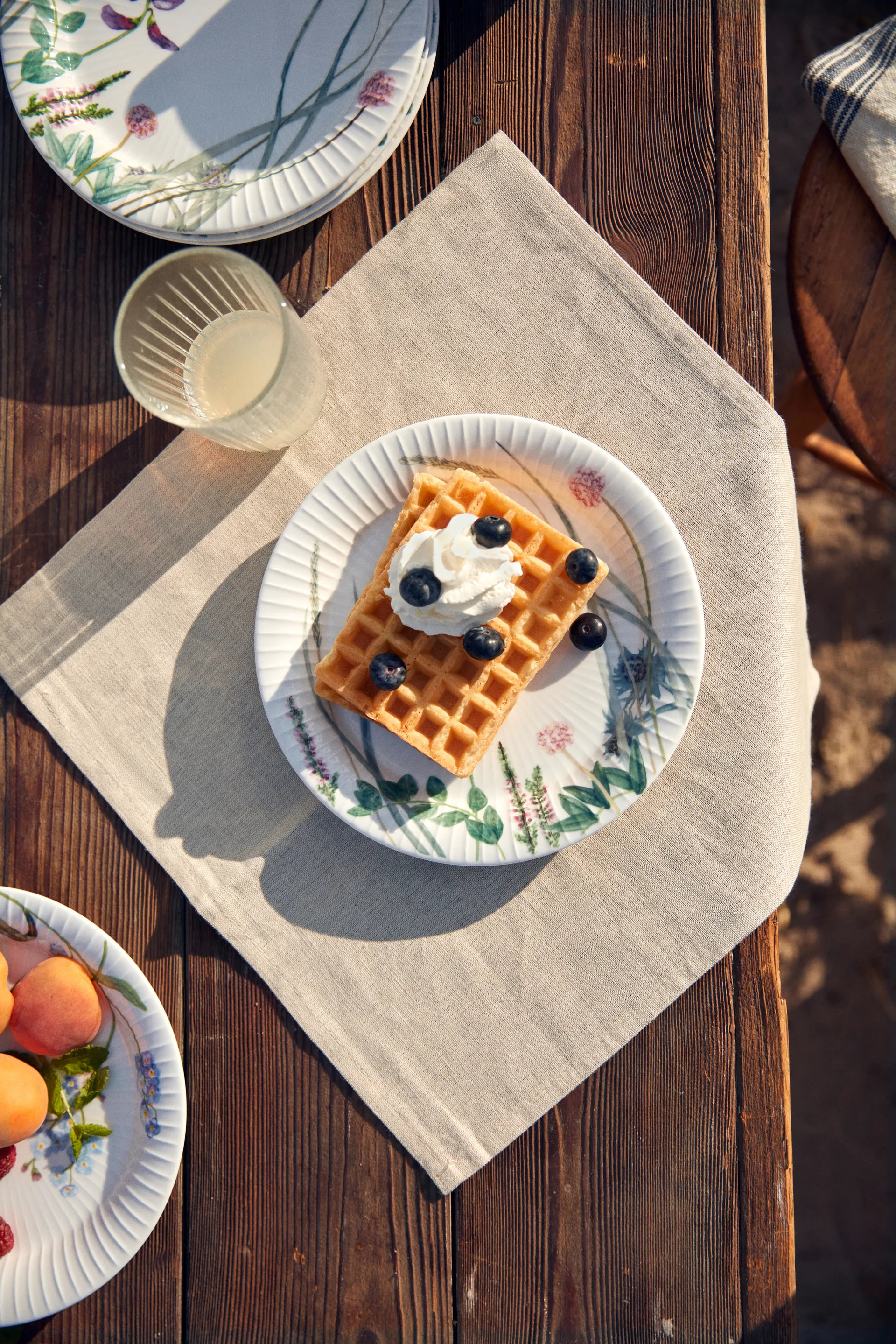 Hammershøi Summer Tallerken Ø22 cm, Coastal flower Kähler