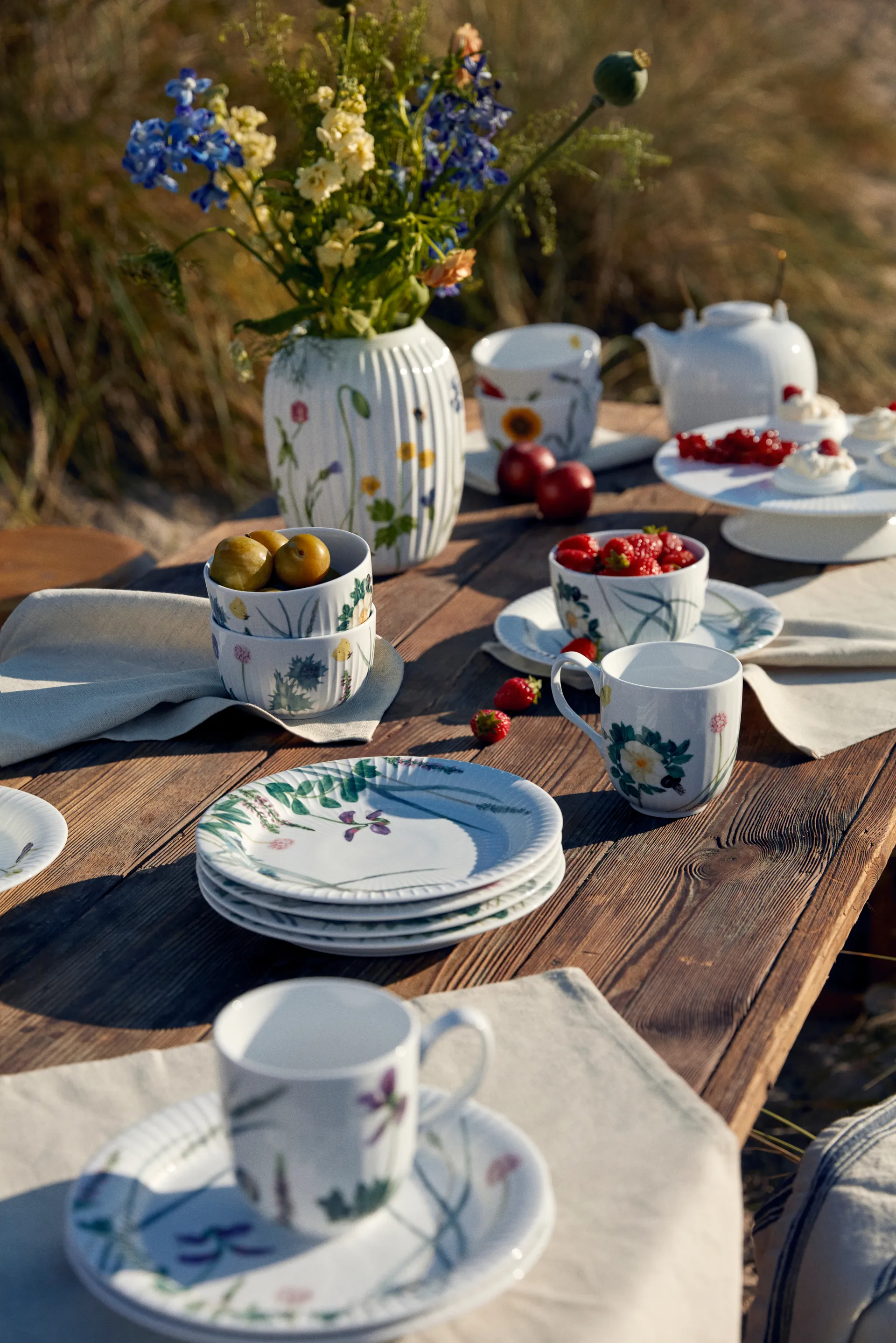 Hammershøi Summer Tallerken Ø22 cm, Coastal flower Kähler