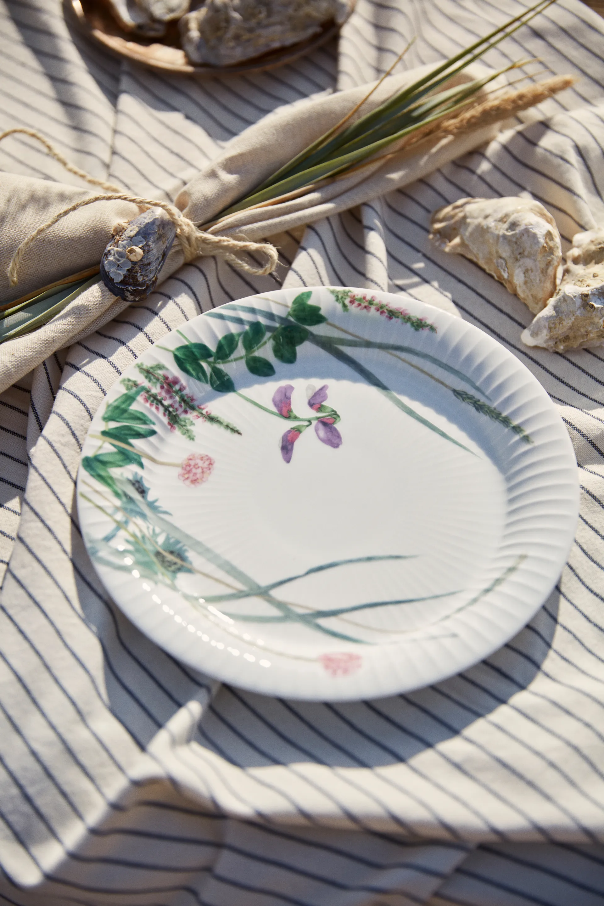 Hammershøi Summer Tallerken Ø22 cm, Coastal flower Kähler