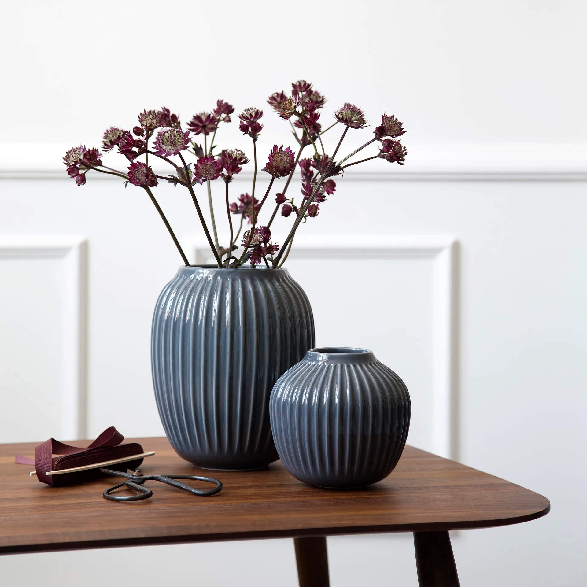 Hammershøi vase liten, antrasittgrå Kähler
