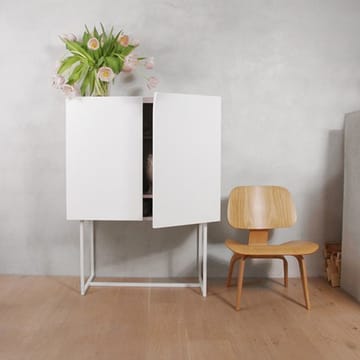 Mrs Bill skap snøvittlakk col. 81 - 89,5x90 cm - Karl Andersson & Söner