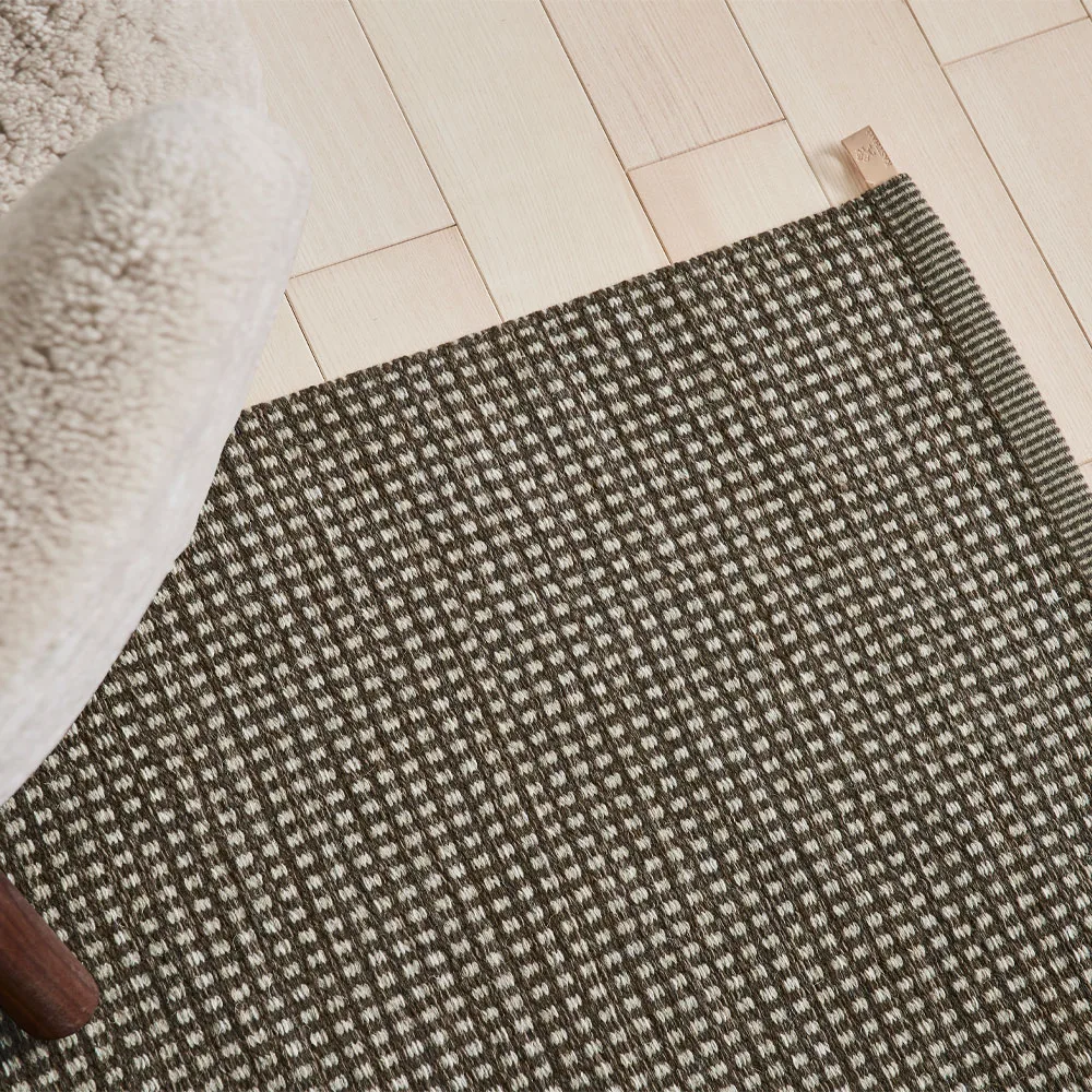 Dot Icon entréteppe, Silver green 883 x 250 cm Kasthall