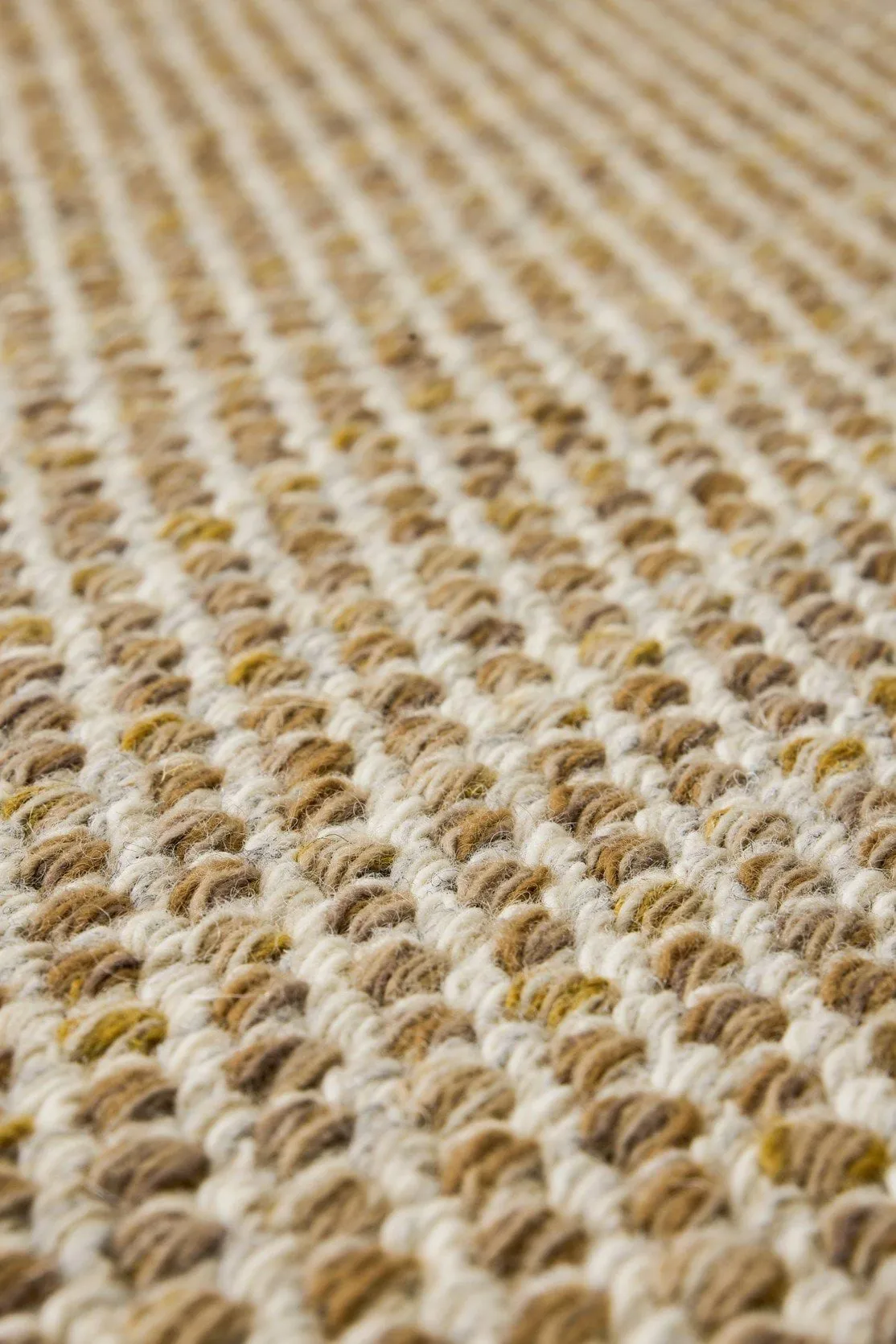 Ori ullteppe, 870 Honeycomb, 270x270 cm, med bakside Kasthall Ori ullteppe, 870 Honeycomb, 270x270 cm, med bakside Kasthall