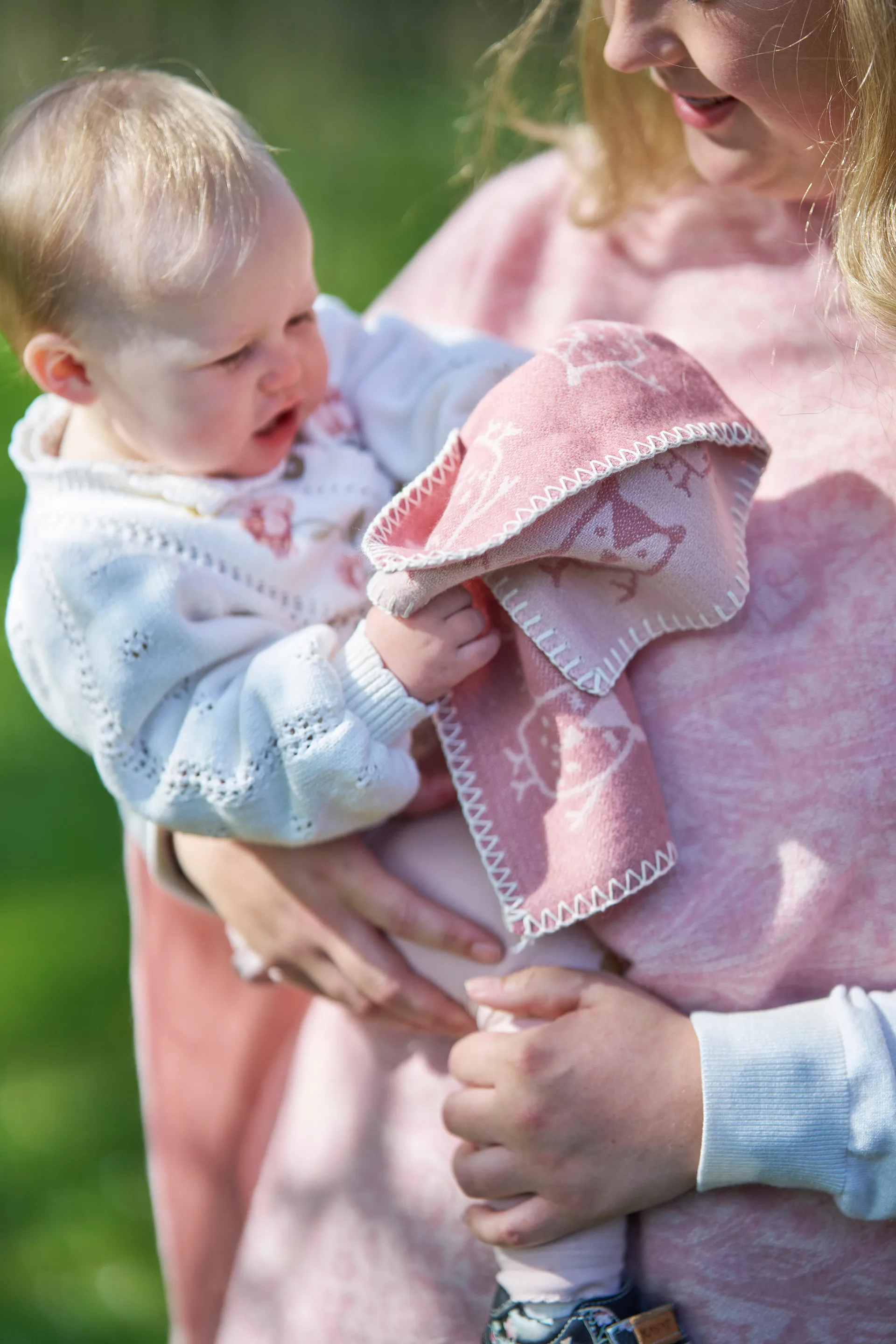 Hand in hand babyteppe 65x90 cm, Rose brown Klippan Yllefabrik