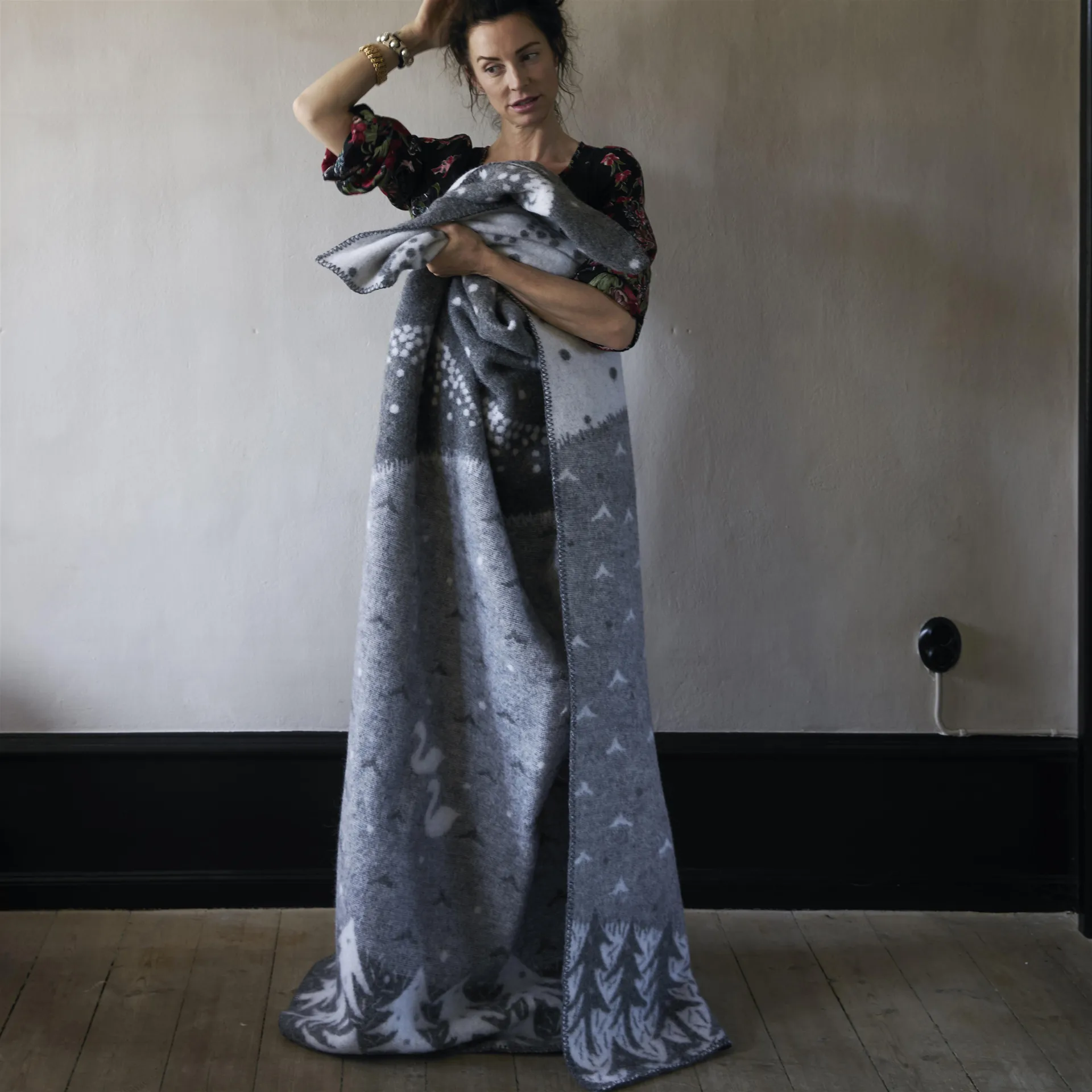 Lake in the valley pledd, grå Klippan Yllefabrik