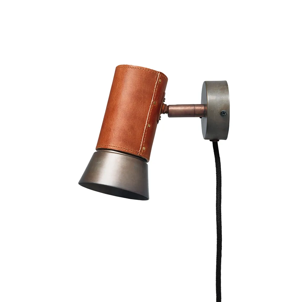 Kusk vegglampe, jernoksid/brunt skinn Konsthantverk