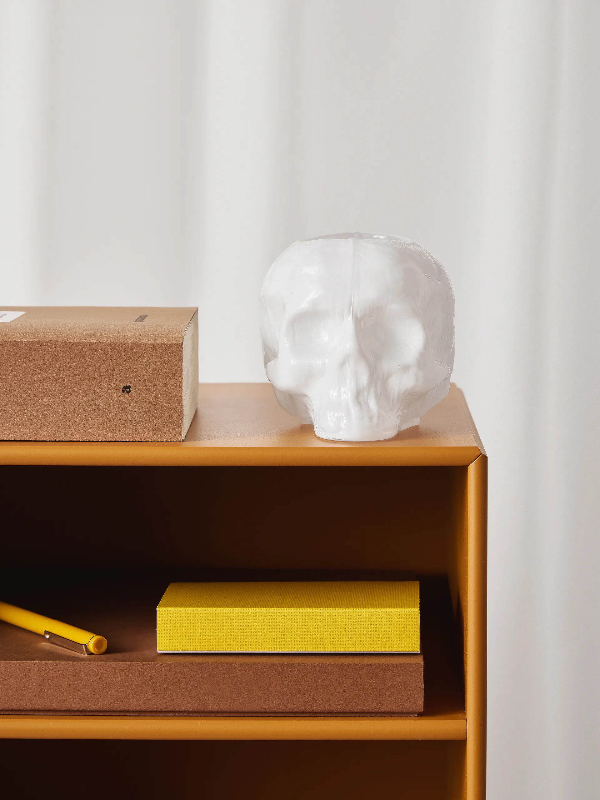 Skull Telysholder 8,5 cm, Hvit Kosta Boda