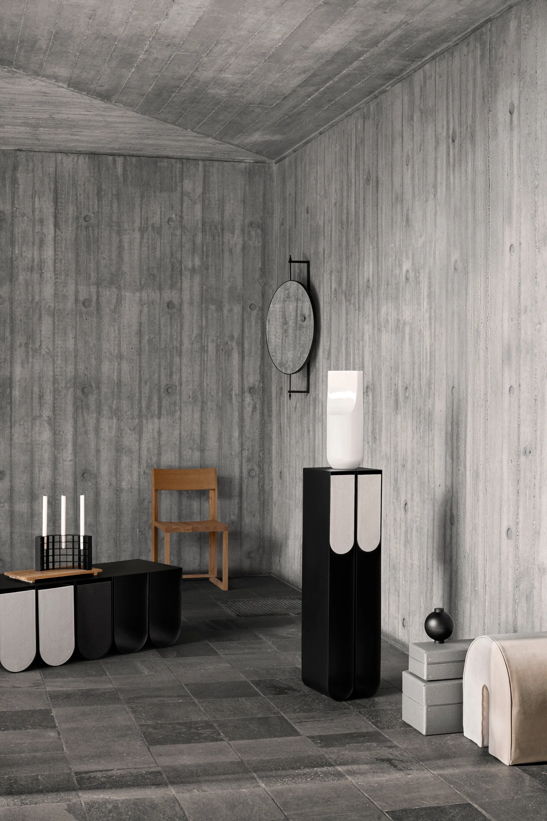 Buet sokkel, Svart Kristina Dam Studio