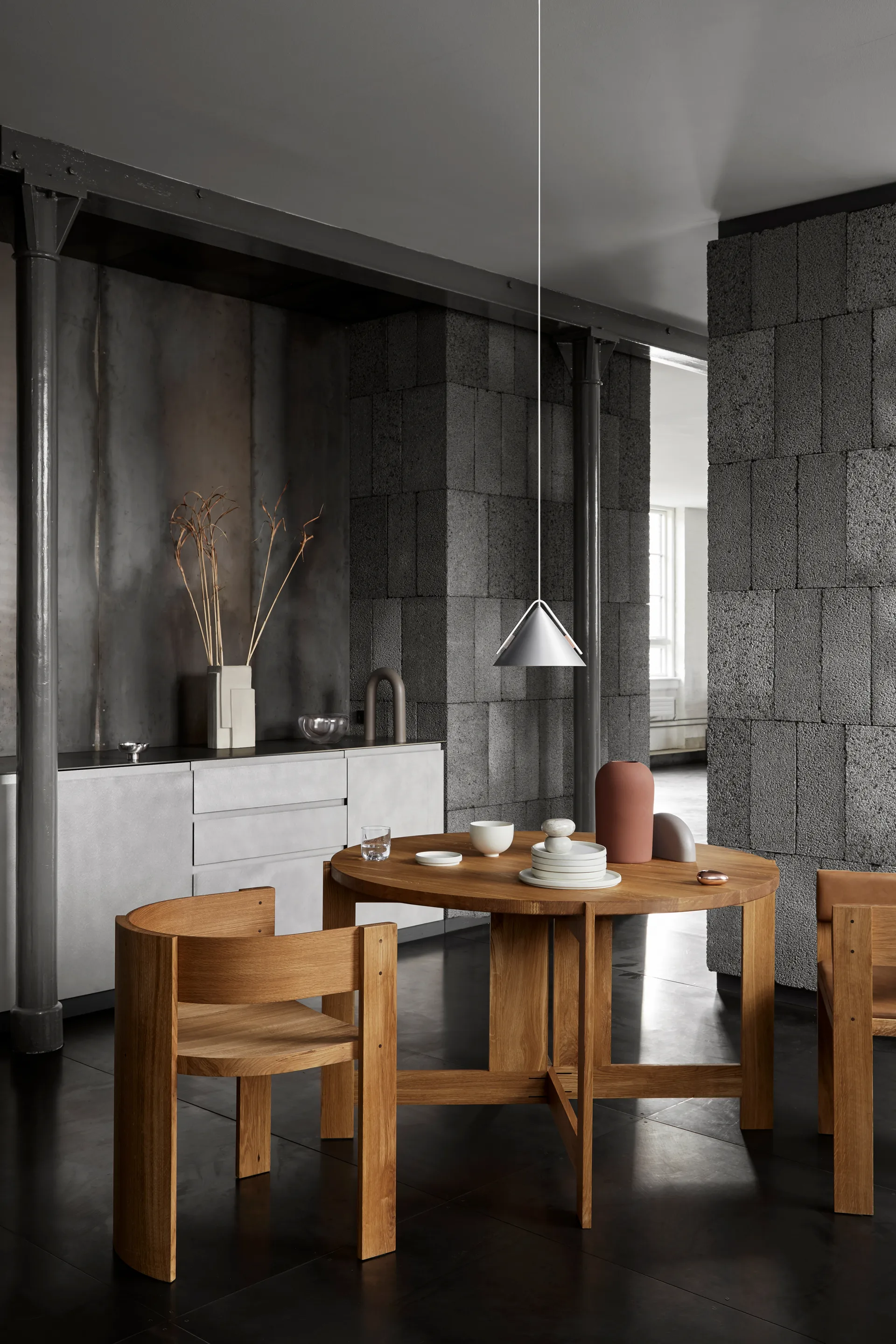 Collector spisebord Ø120x74 cm, Varm lakkert eik Kristina Dam Studio