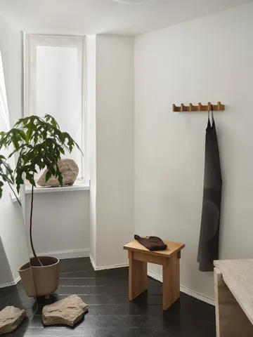 Column knaggrekke 49 cm - Varm oljet eik - Kristina Dam Studio