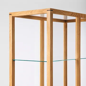 Japansk vitrineskap large - Varm oljet eik - Kristina Dam Studio