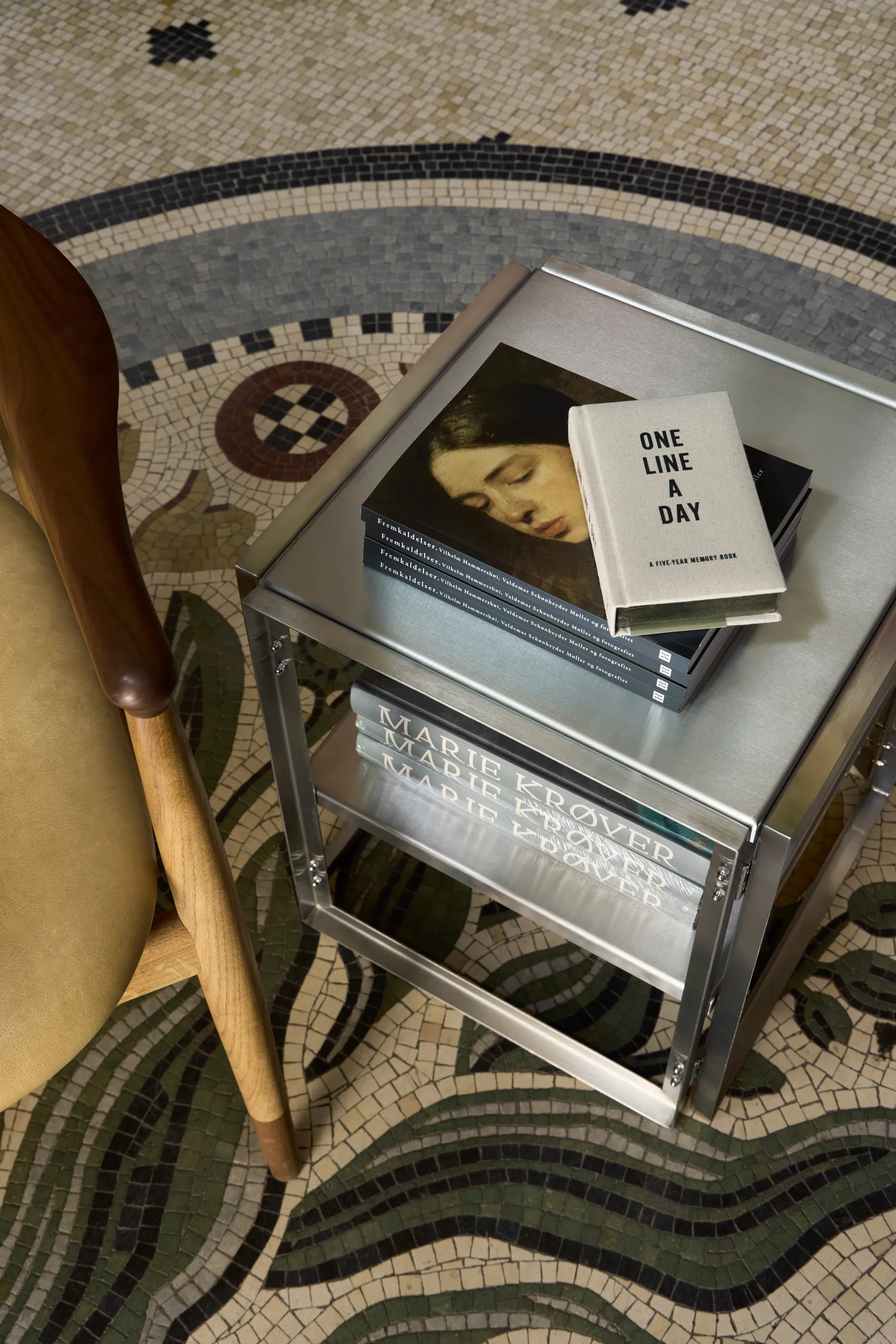 Sammenleggbart sidebord 40x40 cm, Børstet rustfritt stål Kristina Dam Studio