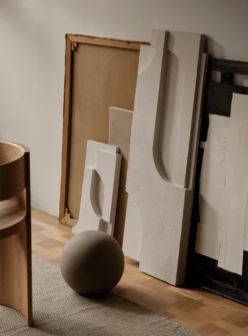 Serif Relief veggdekorasjon L - Off white - Kristina Dam Studio