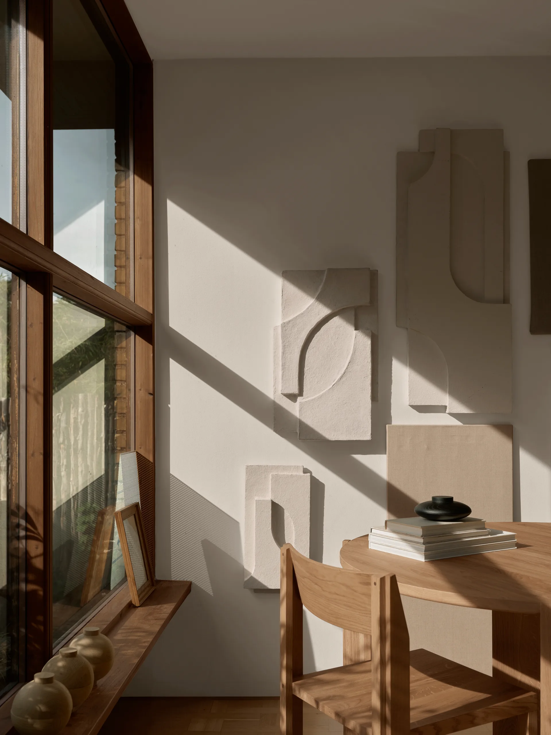 Serif Relief veggdekorasjon S, Off white Kristina Dam Studio