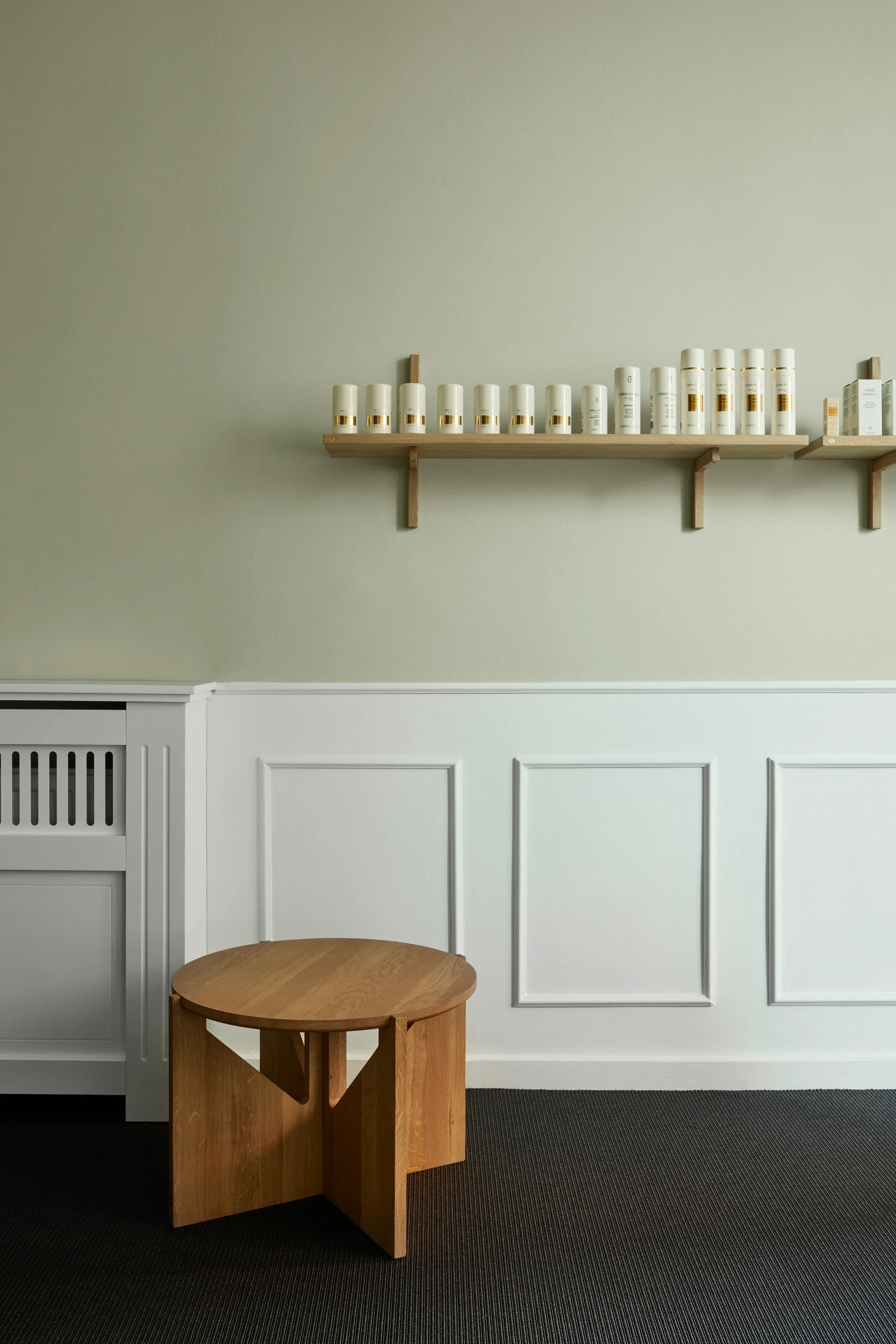 Simple sofabord Ø52 cm, Varm lakkert eik Kristina Dam Studio