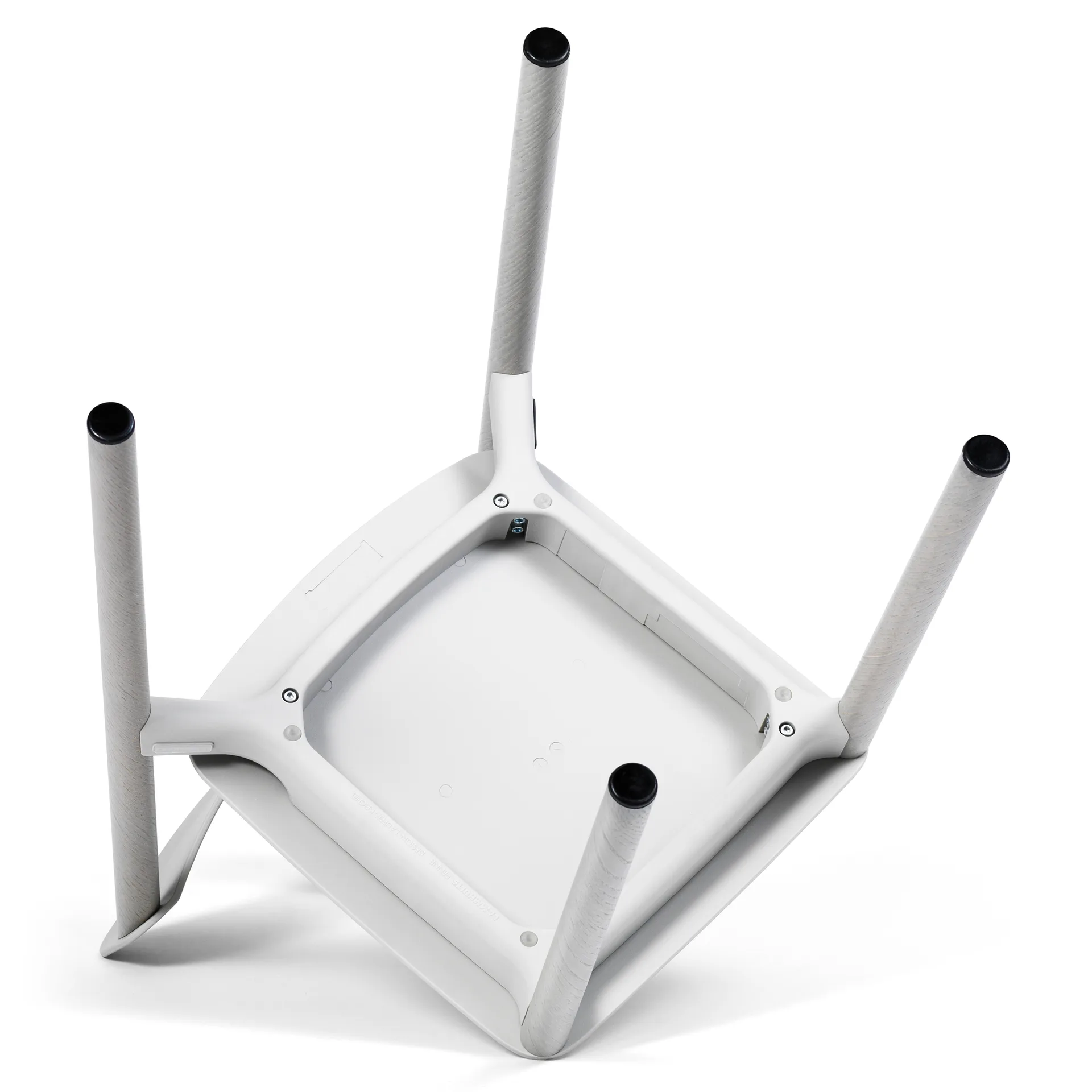 Penne stol, eik, svarte aluminiumben Lammhults