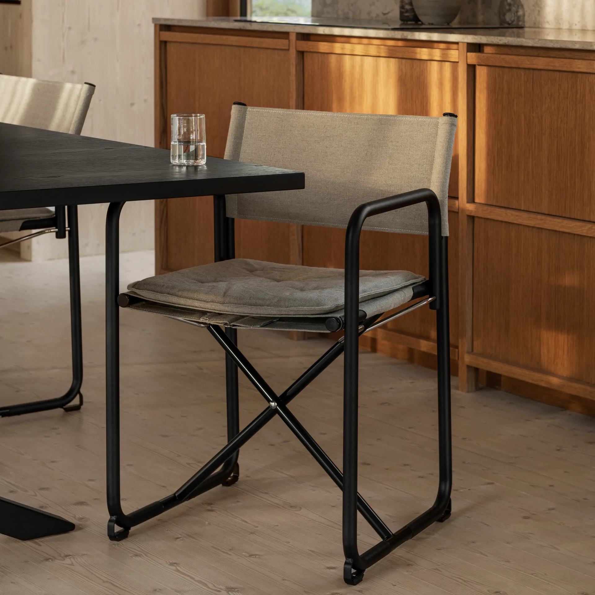 X75-2 armstol, Linvev natur-Elmo Nordic lær Cognac-svarte ben Lammhults