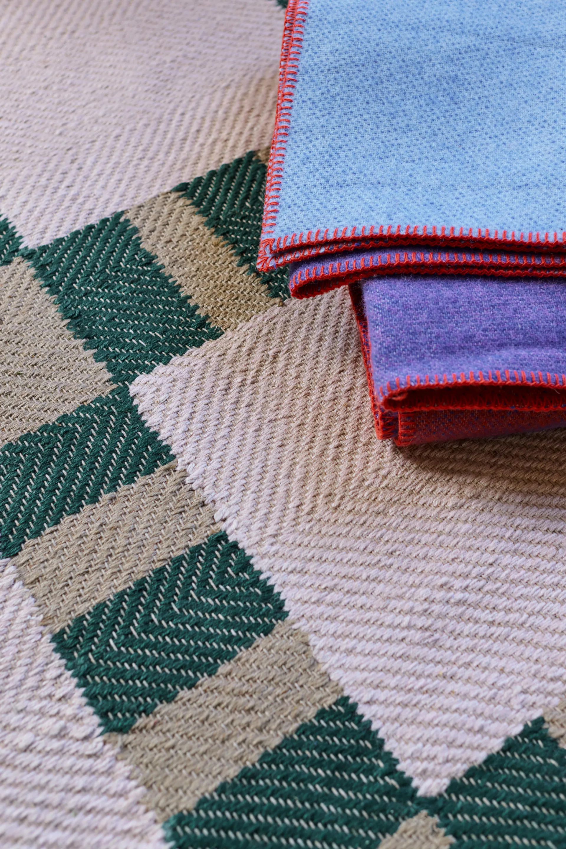 Evelina Kroon juteteppe 250 x 350 cm, Korean chives Layered