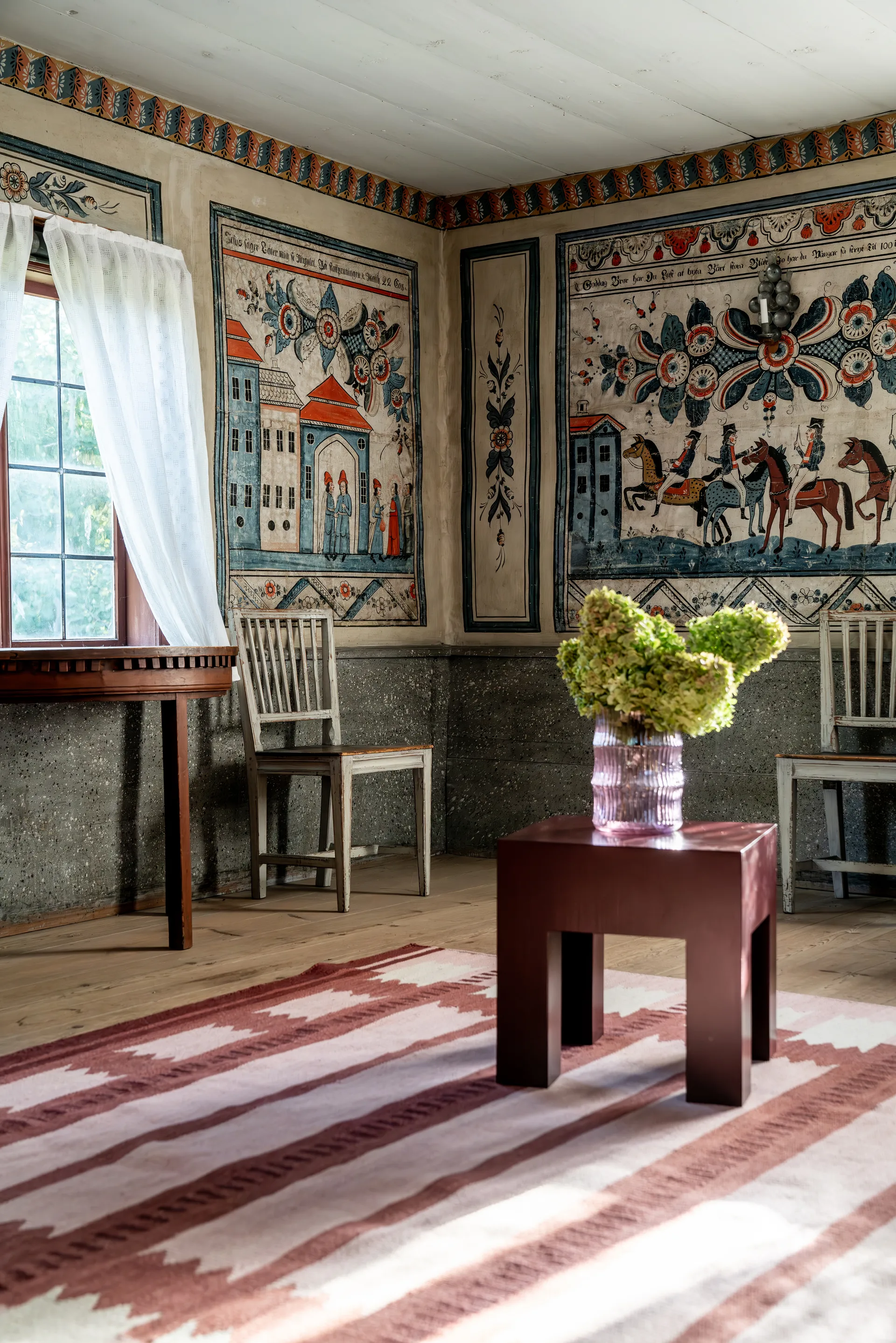 Röllakan Iris ullteppe, Rasberry, 250x350 cm Layered