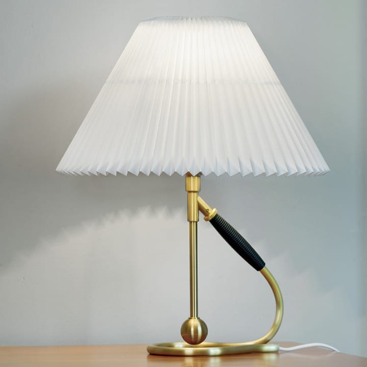 306 bordlampe, messing, hvit lampeskjerm Le Klint
