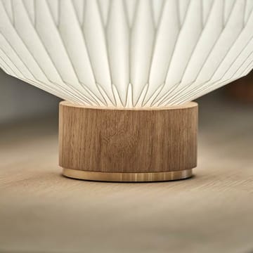 375 bordlampe - hvit, x-small- plastskjerm, lampfot i eik - Le Klint