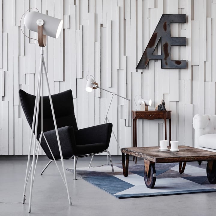 Carronade gulvlampe, sand, leselampe, aluminium/ek såpe Le Klint