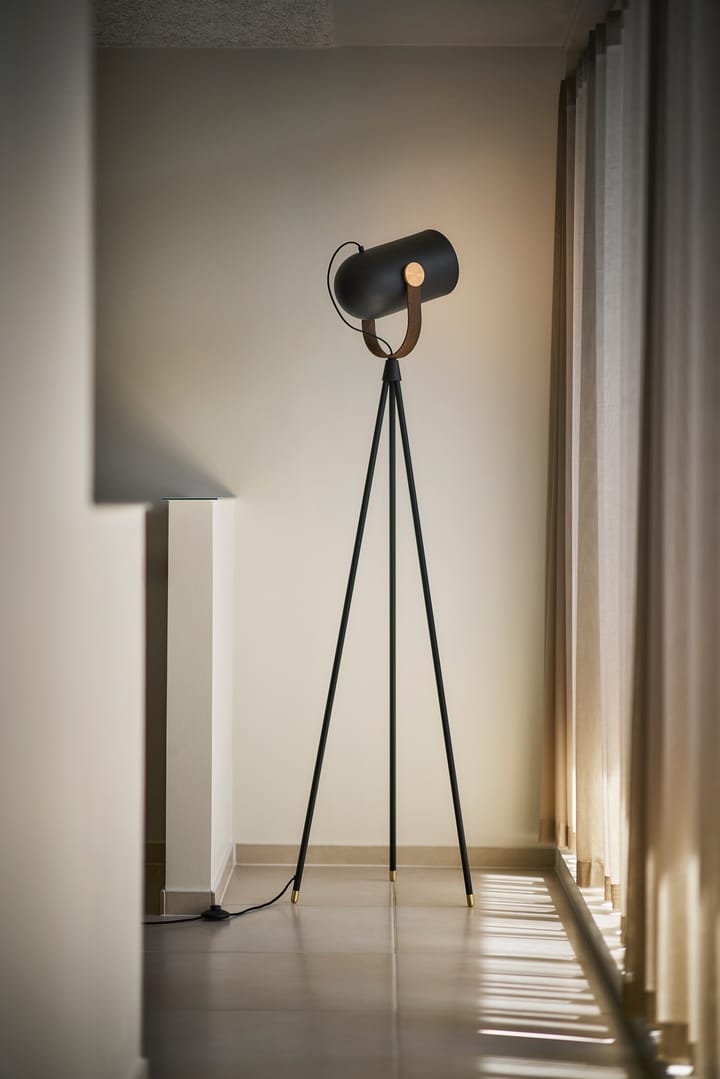 Carronade II gulvlampe, Svart-røkt eik Le Klint
