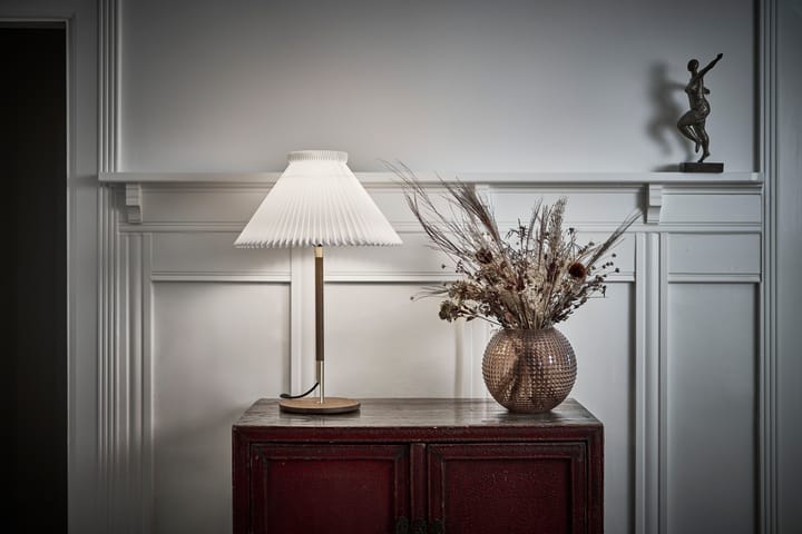 LK80 borslampe 70 cm, Smoked oak-brass Le Klint